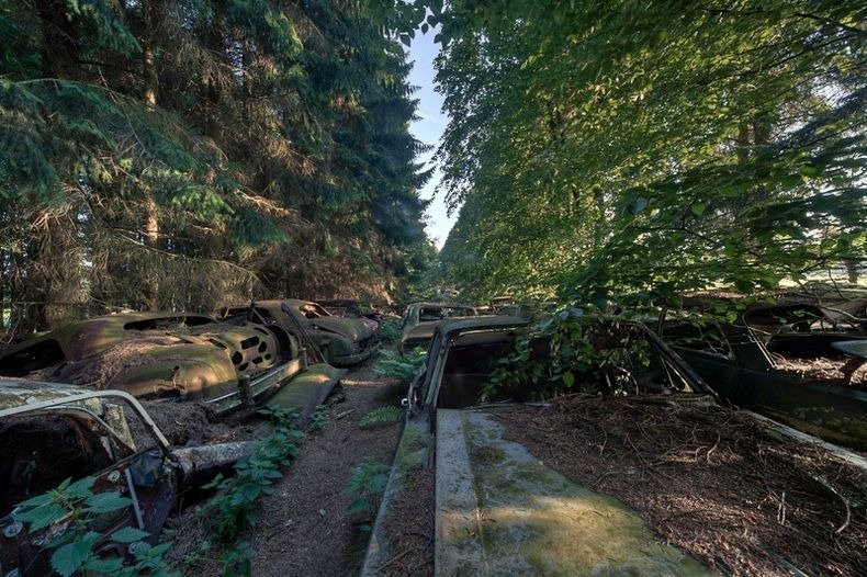 chatillon-car-graveyard-7%25255B2%25255D