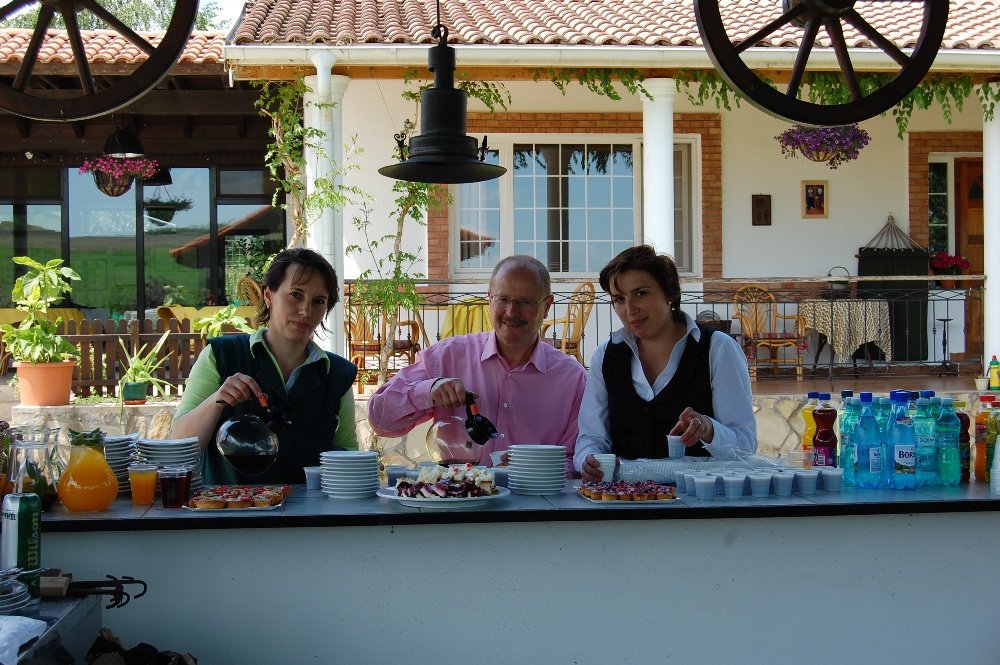 220755377_3_1000x700_bucatar-asociat-nun