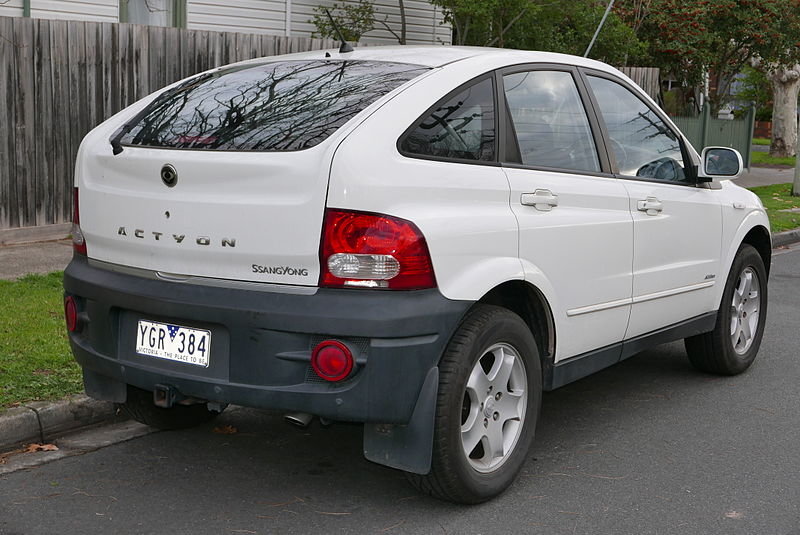 800px-2007_SsangYong_Actyon_(C100)_A230_