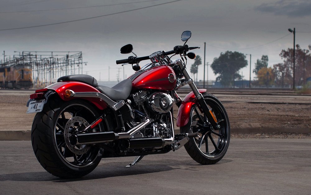 Harley-Davidson-Softail-Breakout-2013-1-