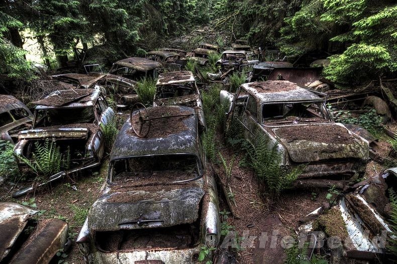 chatillon-car-graveyard-10%25255B2%25255