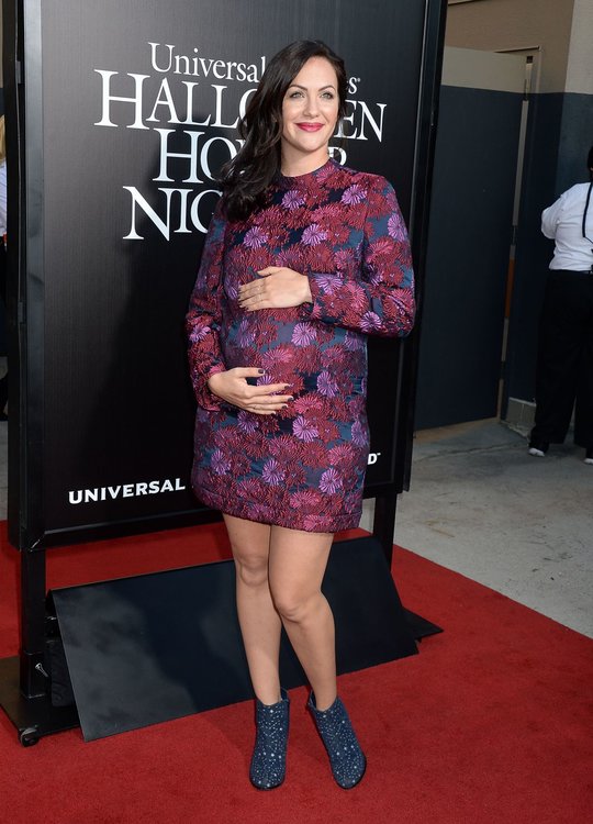 pregnant-kate-siegel-at-halloween-horror